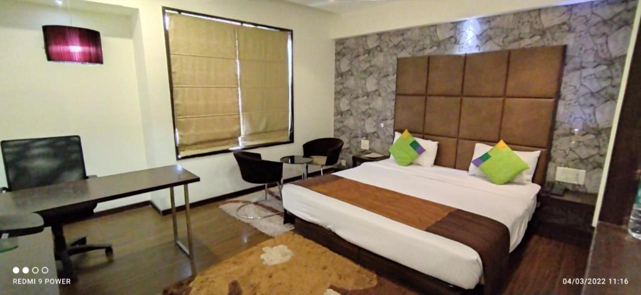 Hotel Lxia Hinjewadi - Indian Nationals Only Pimpri-Chinchwad Ngoại thất bức ảnh