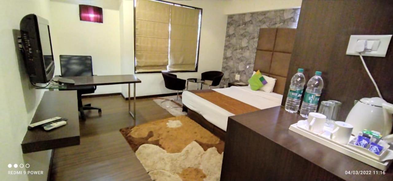 Hotel Lxia Hinjewadi - Indian Nationals Only Pimpri-Chinchwad Ngoại thất bức ảnh