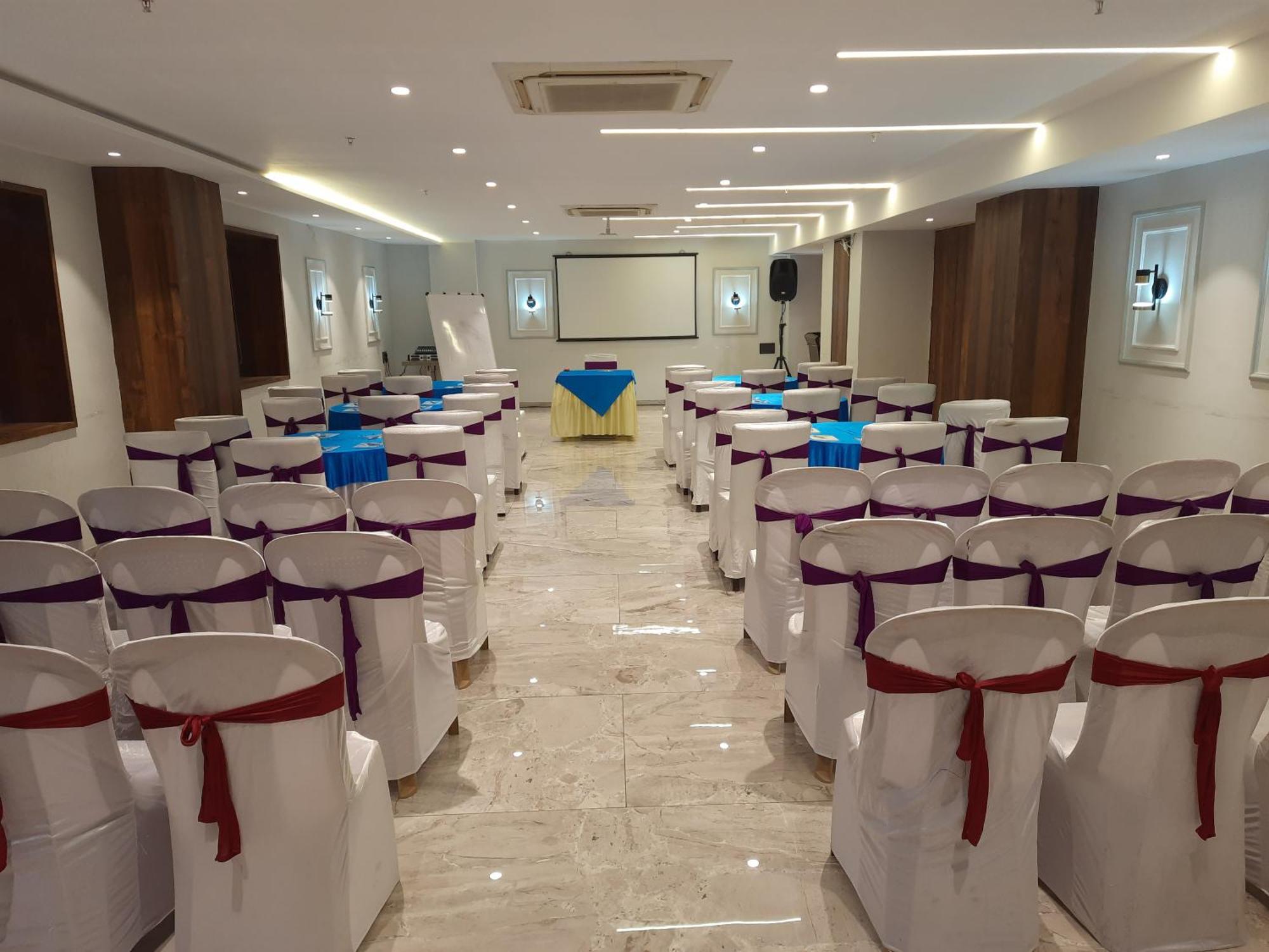 Hotel Lxia Hinjewadi - Indian Nationals Only Pimpri-Chinchwad Ngoại thất bức ảnh