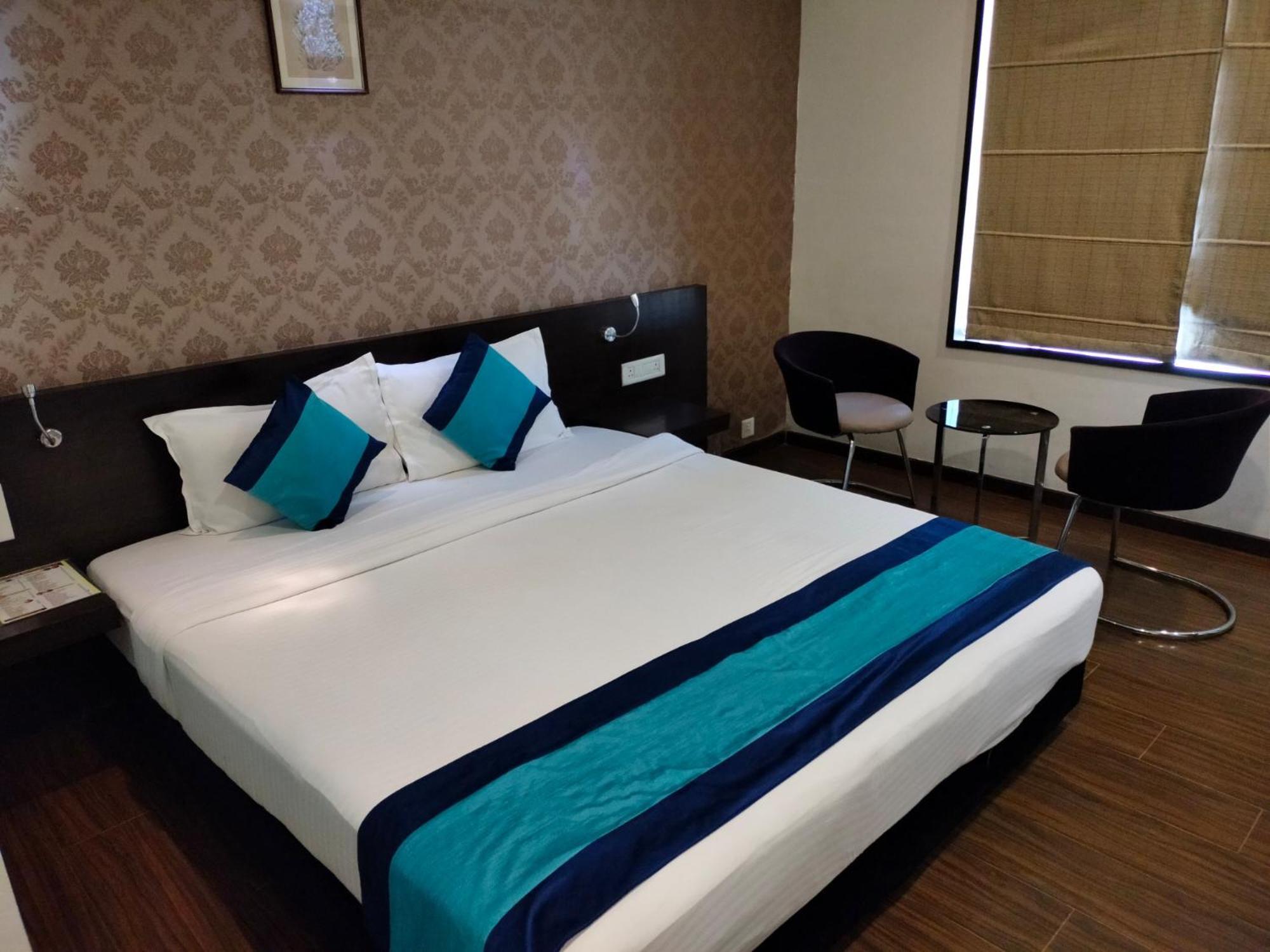 Hotel Lxia Hinjewadi - Indian Nationals Only Pimpri-Chinchwad Ngoại thất bức ảnh