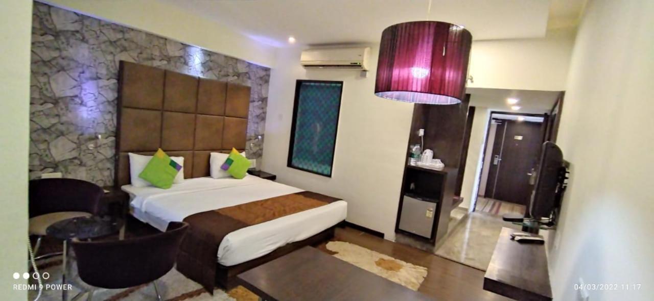 Hotel Lxia Hinjewadi - Indian Nationals Only Pimpri-Chinchwad Ngoại thất bức ảnh