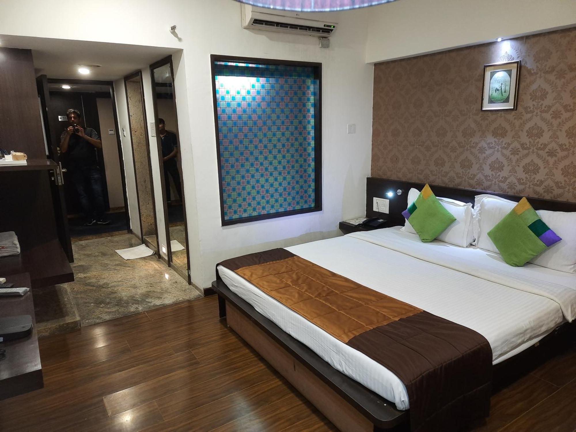 Hotel Lxia Hinjewadi - Indian Nationals Only Pimpri-Chinchwad Ngoại thất bức ảnh