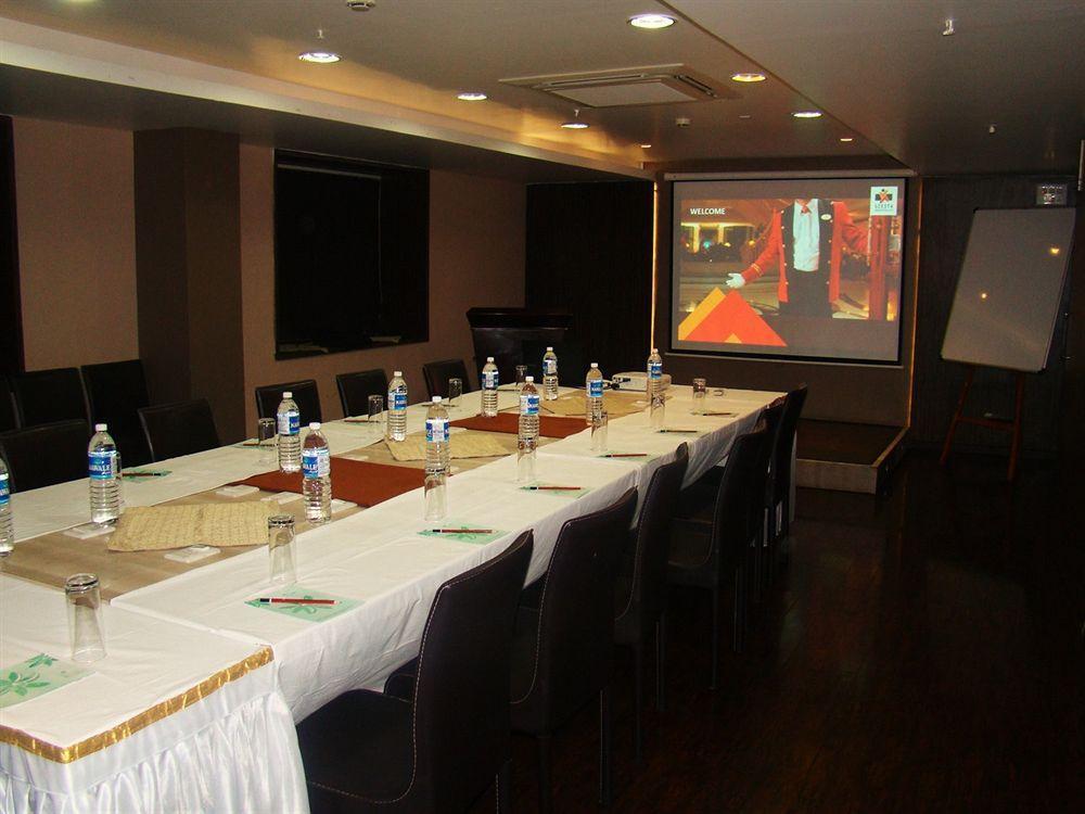 Hotel Lxia Hinjewadi - Indian Nationals Only Pimpri-Chinchwad Ngoại thất bức ảnh