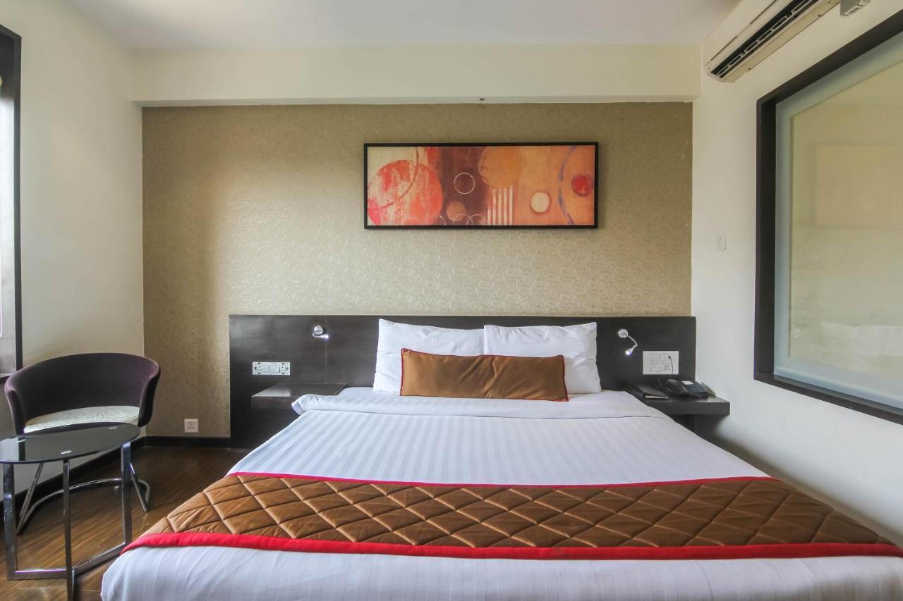 Hotel Lxia Hinjewadi - Indian Nationals Only Pimpri-Chinchwad Ngoại thất bức ảnh
